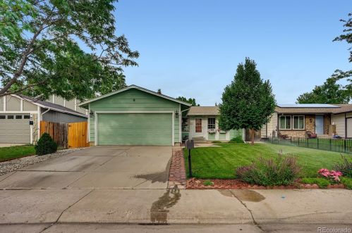 3852 Olathe Cir, Denver, CO 80013-2845