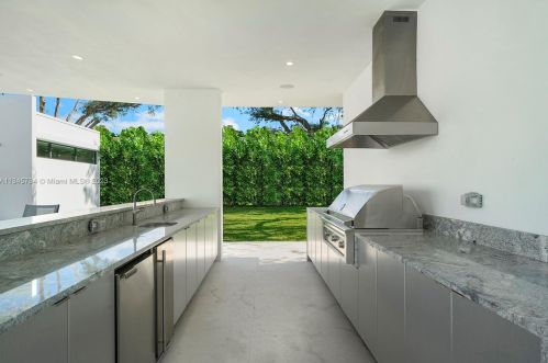 6830 104th St, Miami FL 33156-3254 exterior