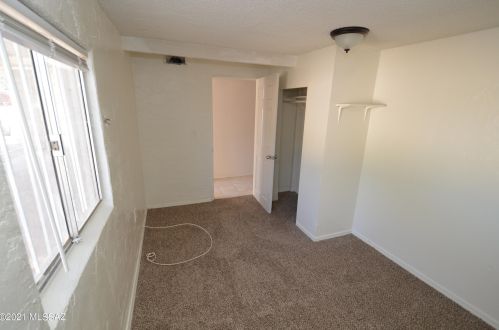 372 Corona Rd, Tucson AZ 85746-8809 exterior