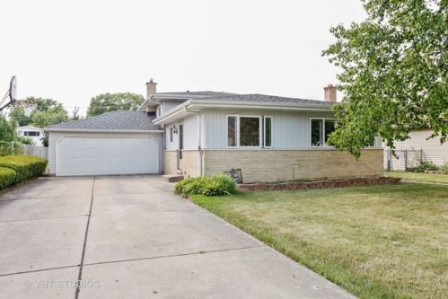 674 Willow Rd, Elmhurst, IL 60126-1968