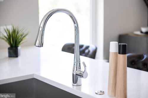 10314 Grosvenor Pl, Rockville MD 20852 exterior