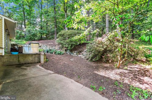 18052 Ml Crk Dr, Rockville MD 20855-1000 exterior