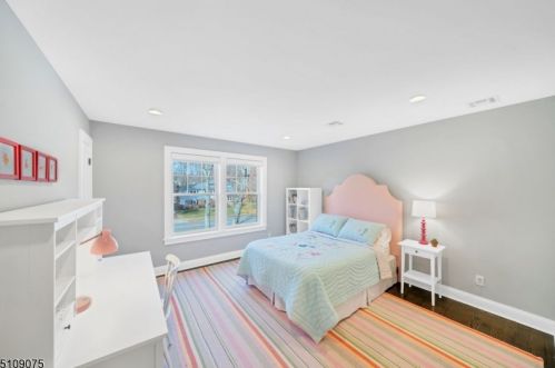 70 Cathedral Ave, Florham Park NJ 07932-2521 exterior