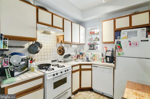 920 4 St, Philadelphia PA 19147-4104 exterior