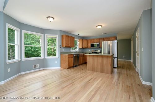 86 Serpentine Dr, Berkeley Township NJ  08721-3051 exterior