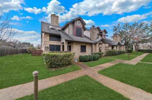 10819 Crown Colony Dr, Austin, TX 78747-1614