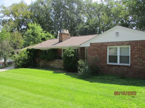 4328 Nelson Dr, Saint Louis, MO 63121-3119