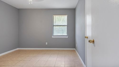 1737 County Hwy 183, Defuniak Springs FL 32433-4359 exterior