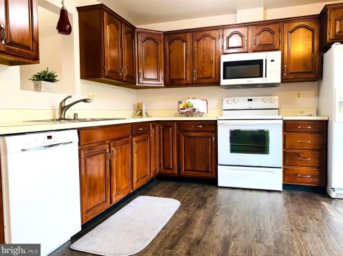 2017 Raleigh Rd, Hummelstown PA  17036-8983 exterior