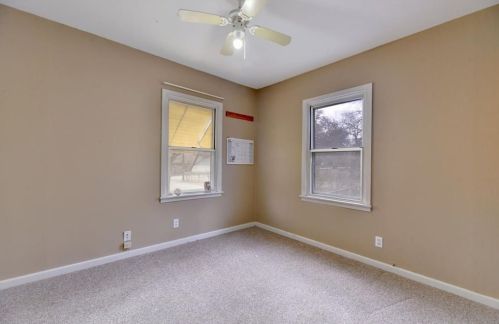 7404 Frst Wood Rd, Austin TX 78745-6220 exterior