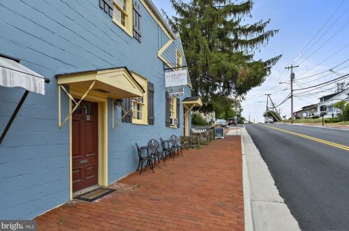 803 Catoctin Cir, Leesburg VA 20176-4951 exterior