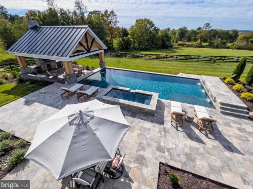 23073 Creighton Farms Dr, Leesburg VA 20175-6491 exterior