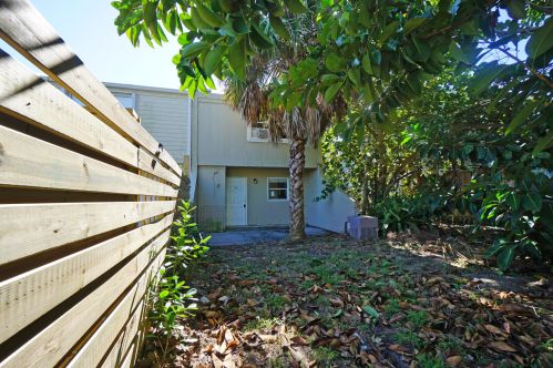 1008 Shorewinds Dr, Fort Pierce, FL 34949-1576