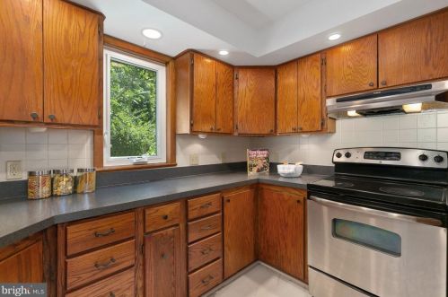 13763 Travilah Rd, Rockville MD 20850-3532 exterior