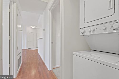 6612 Netties Ln, Alexandria VA  22315-6035 exterior