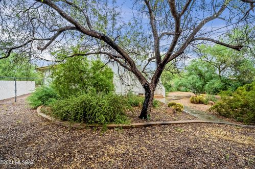 1338 Grant Rd, Tucson AZ 85712-2307 exterior