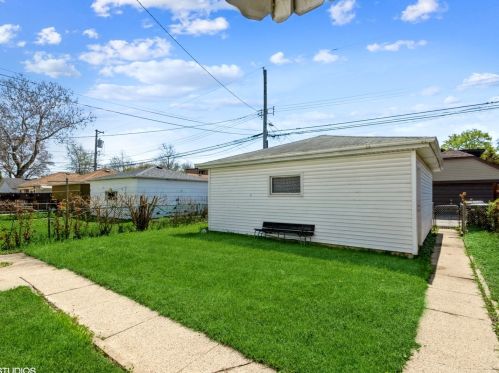 5713 Giddings St, Chicago IL 60630-3106 exterior