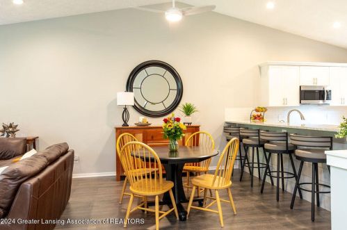 2430 Burcham Dr, East Lansing MI 48823-7246 exterior