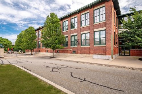 99 Allen St, Woonsocket RI 02895-4316 exterior