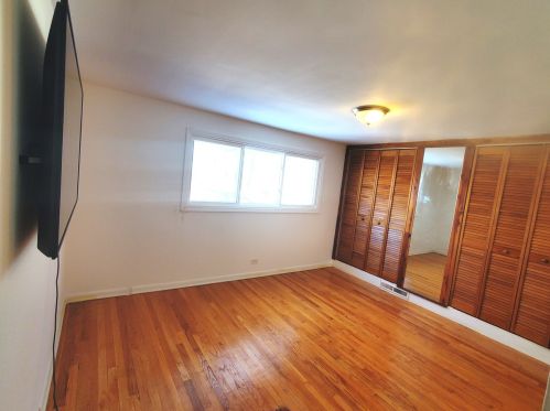 8404 Dorchester Ave, Chicago IL 60619-6433 exterior