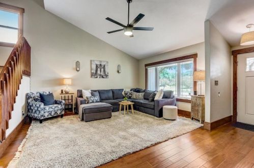 9916 Grantosa Dr, Milwaukee WI  53222-1411 exterior