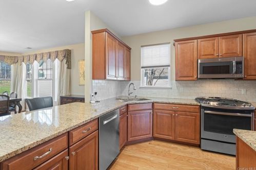 95 Fairways Dr, Middletown NY 10940-2668 exterior