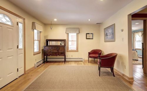 26 Chapel St, Milford CT 06460-7922 exterior