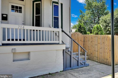 704 Walnut St, Lancaster PA  17602-2435 exterior