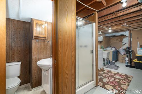 3823 Illinois Ave, Wyoming MI exterior