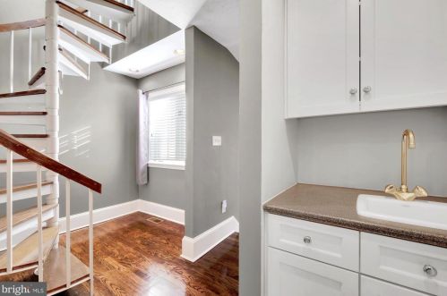 2022 Locust St, Philadelphia PA 19103-5614 exterior