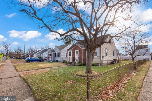 2703 Clinton Ave, Trenton, NJ 08610-5052