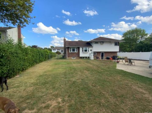 19 Gardenia Dr, Commack, NY 11725-4108