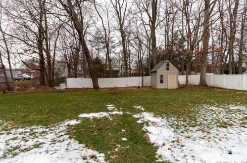 22 Rockland Dr, Enfield CT 06082-5820 exterior