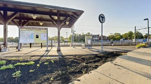 49 Evergreen Cir, Canton MA  02021-2088 exterior