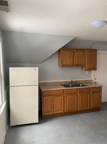 149 Gln St, New Britain CT 06051-2506 exterior