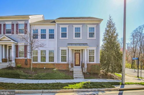 3570 Huntley Manor Ln, Alexandria VA  22306-5111 exterior