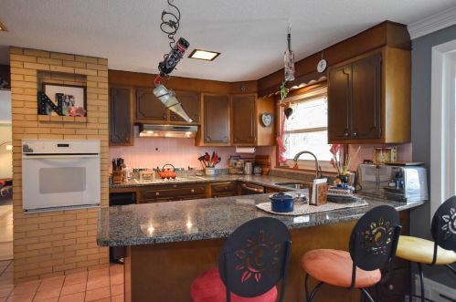 214 Dover Point Rd, Dover NH 03820-4635 exterior