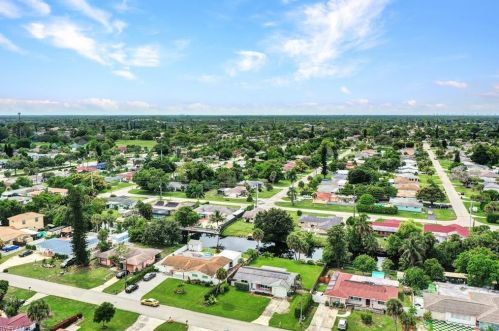 2285 41 Ter, Naples FL 34116-6517 exterior