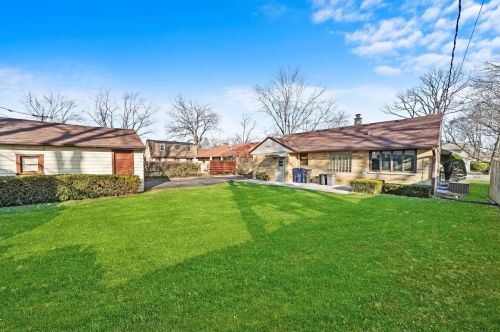 500 Berwick Blvd, Waukegan IL 60085-3410 exterior