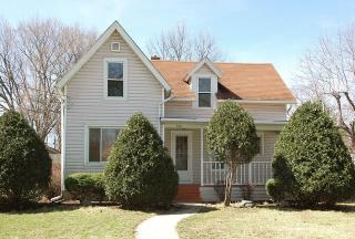 564 Porter St, Hoffman Estates, IL 60120-3939