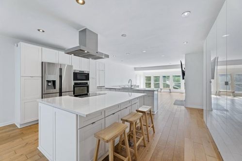 908 Lenox Hill Ct, Atlanta GA  30324-2957 exterior