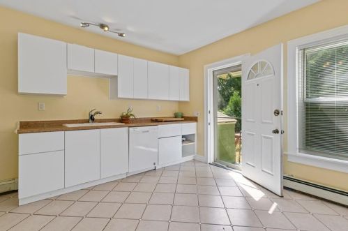 246 Smith St, Providence RI 02911-3307 exterior