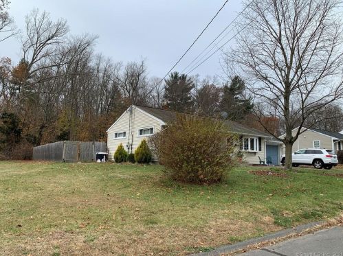 16 Hillcrest Rd, Enfield, CT 06082-4014