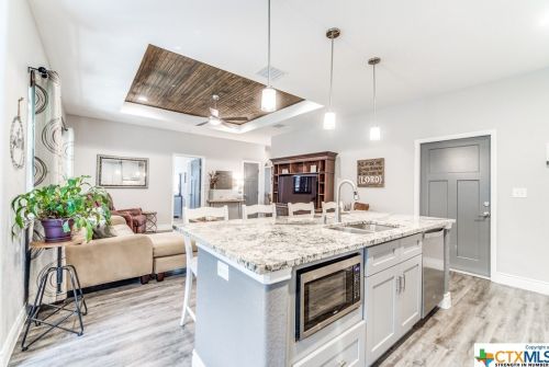 1133 Overbrook Ln, Spring Branch TX 78070-5363 exterior