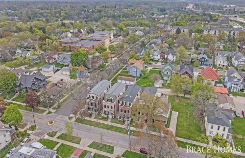 548 Fairview Ave, Grand Rapids MI 49503-1518 exterior