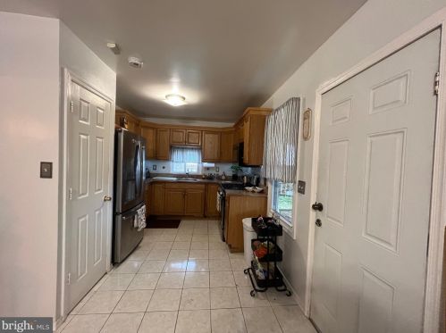 525 River Dr, Camden NJ  08110-2917 exterior