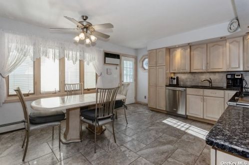 14 Lydia St, Valley Stream NY 11580-2714 exterior