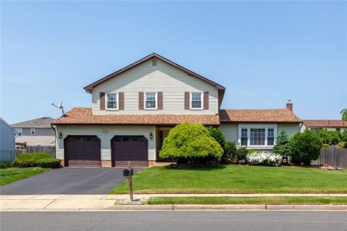 36 Plafsky Dr, Edison, NJ 08817-2252