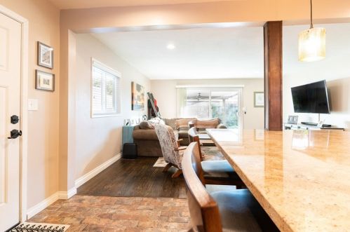 1352 Hill Ave, Fullerton CA 92833-4010 exterior