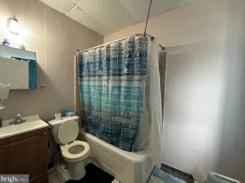 4814 Broad St, Philadelphia PA 19146-2203 exterior